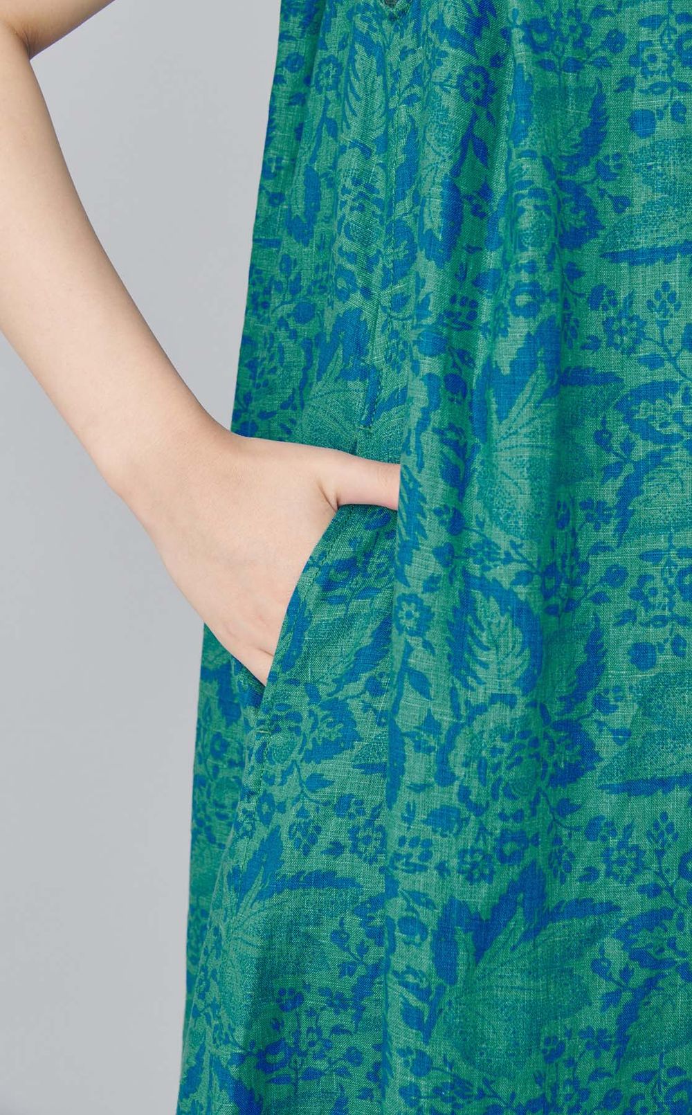 フラワープリントオーバータックドレス