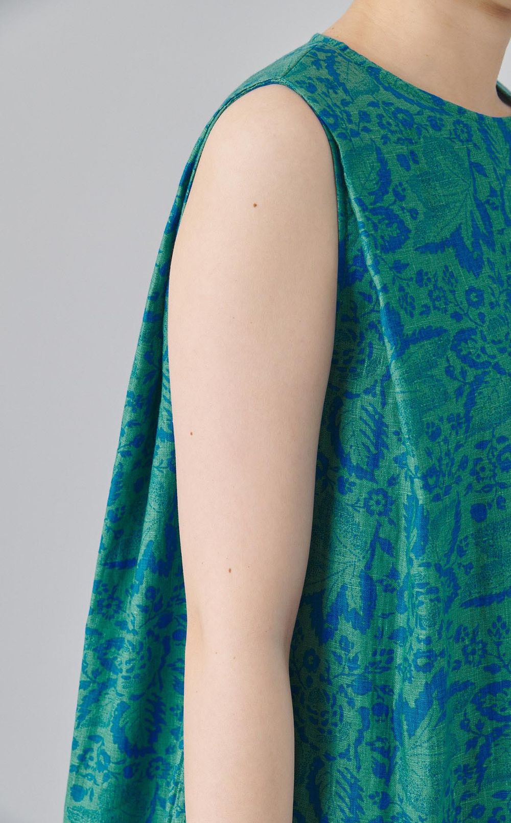 フラワープリントオーバータックドレス