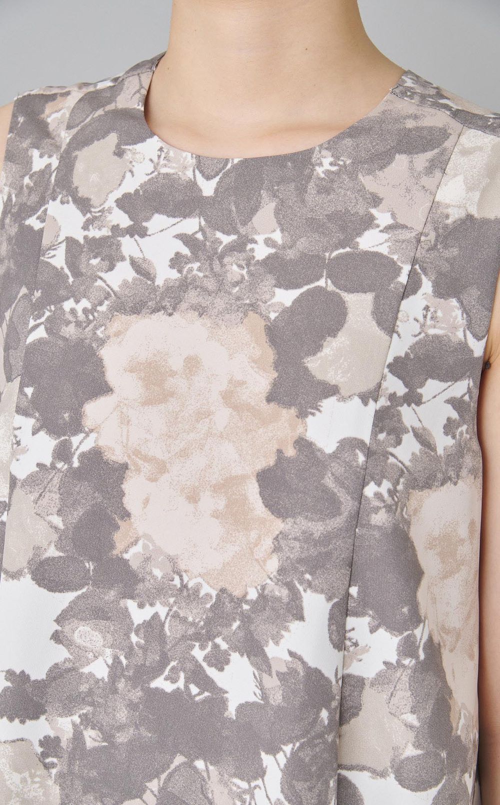 バックデザインフラワーマキシワンピース