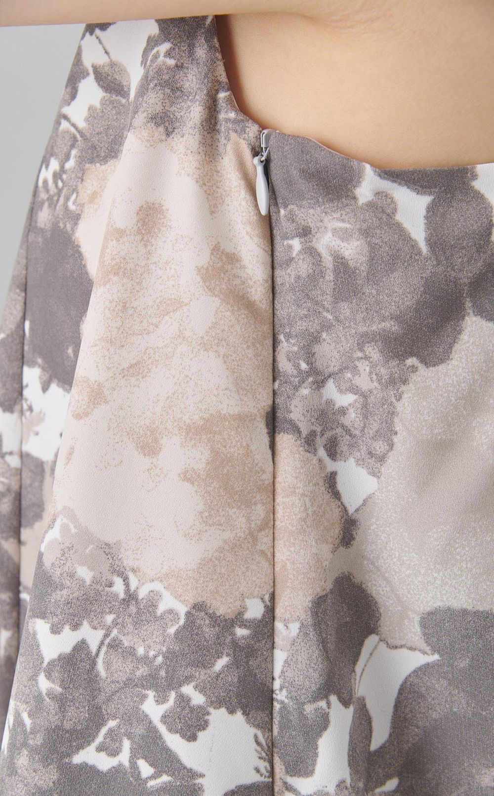 バックデザインフラワーマキシワンピース