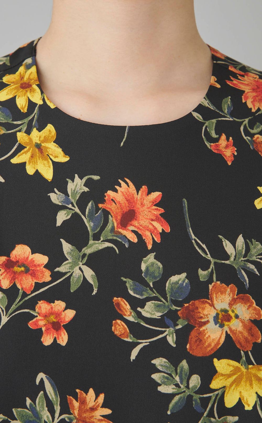 バックデザインフラワーマキシワンピース