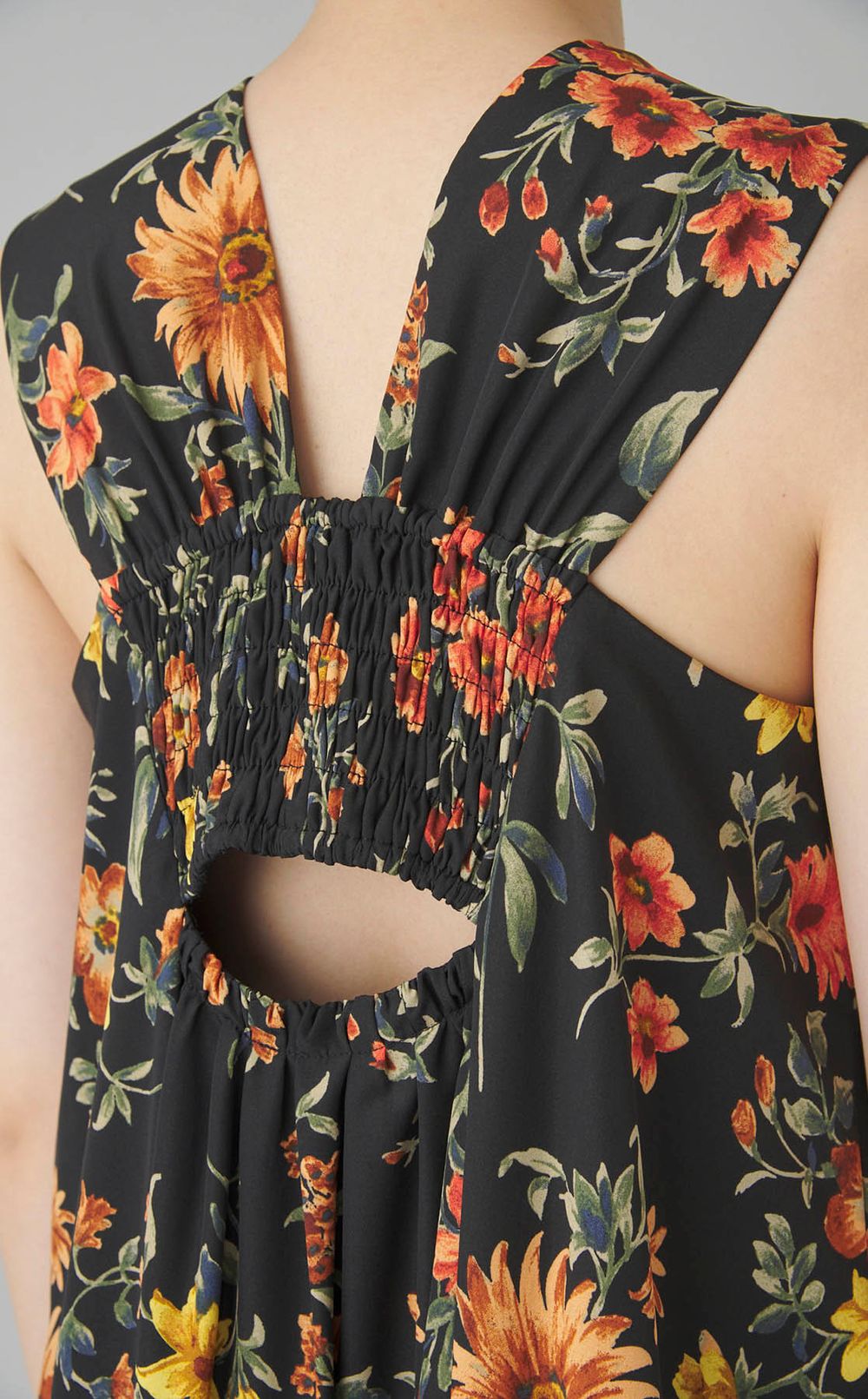 バックデザインフラワーマキシワンピース