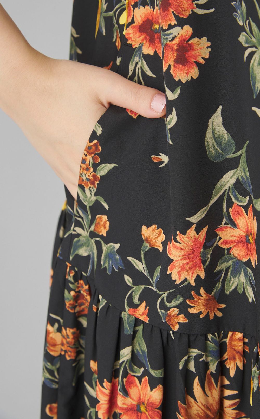 バックデザインフラワーマキシワンピース