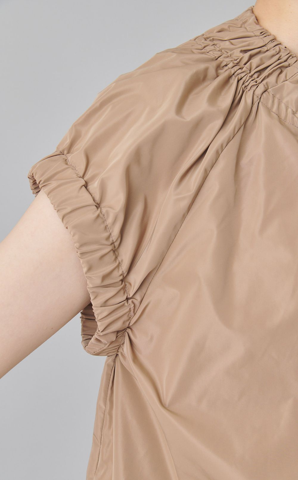 【reADdress】タフタギャザーノースリーブジャケット