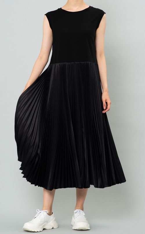 プリーツロングワンピース