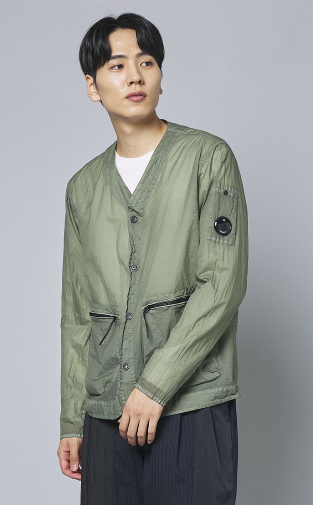 Vネックオーバーシャツ