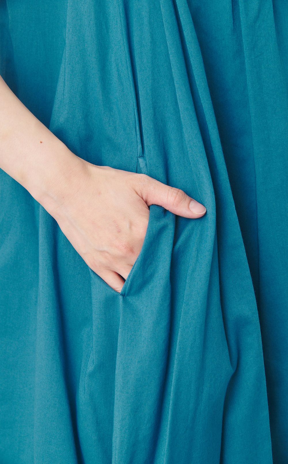 Vネックシアーローンワンピース