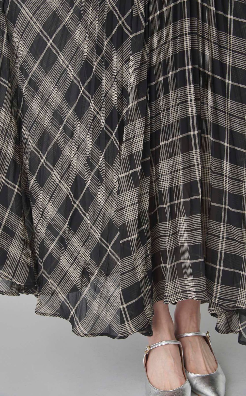 サーキュラープリーツスカート