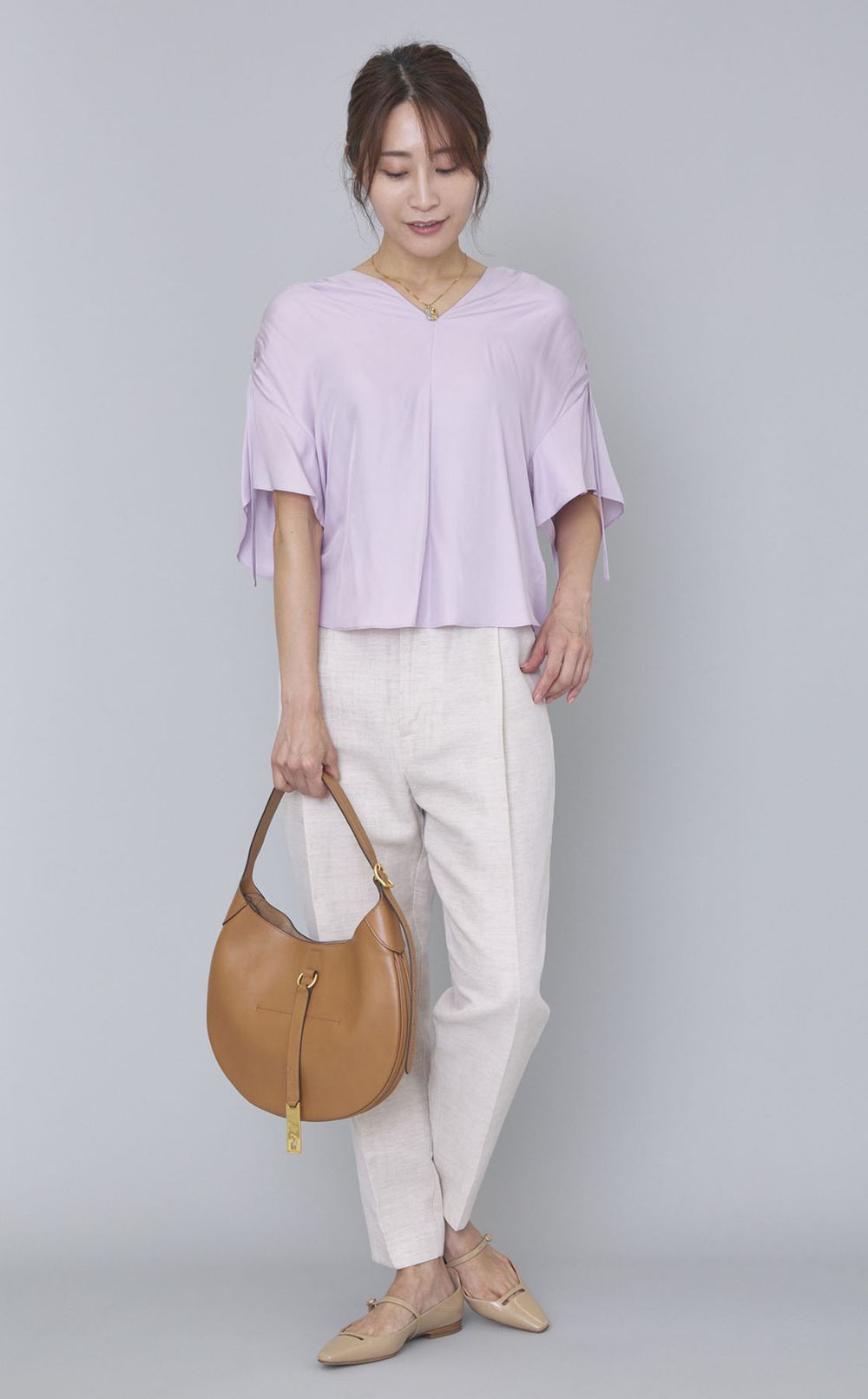 Vネックギャザーフレアブラウス