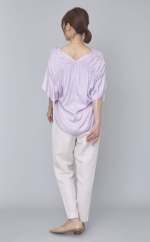 Vネックギャザーフレアブラウス