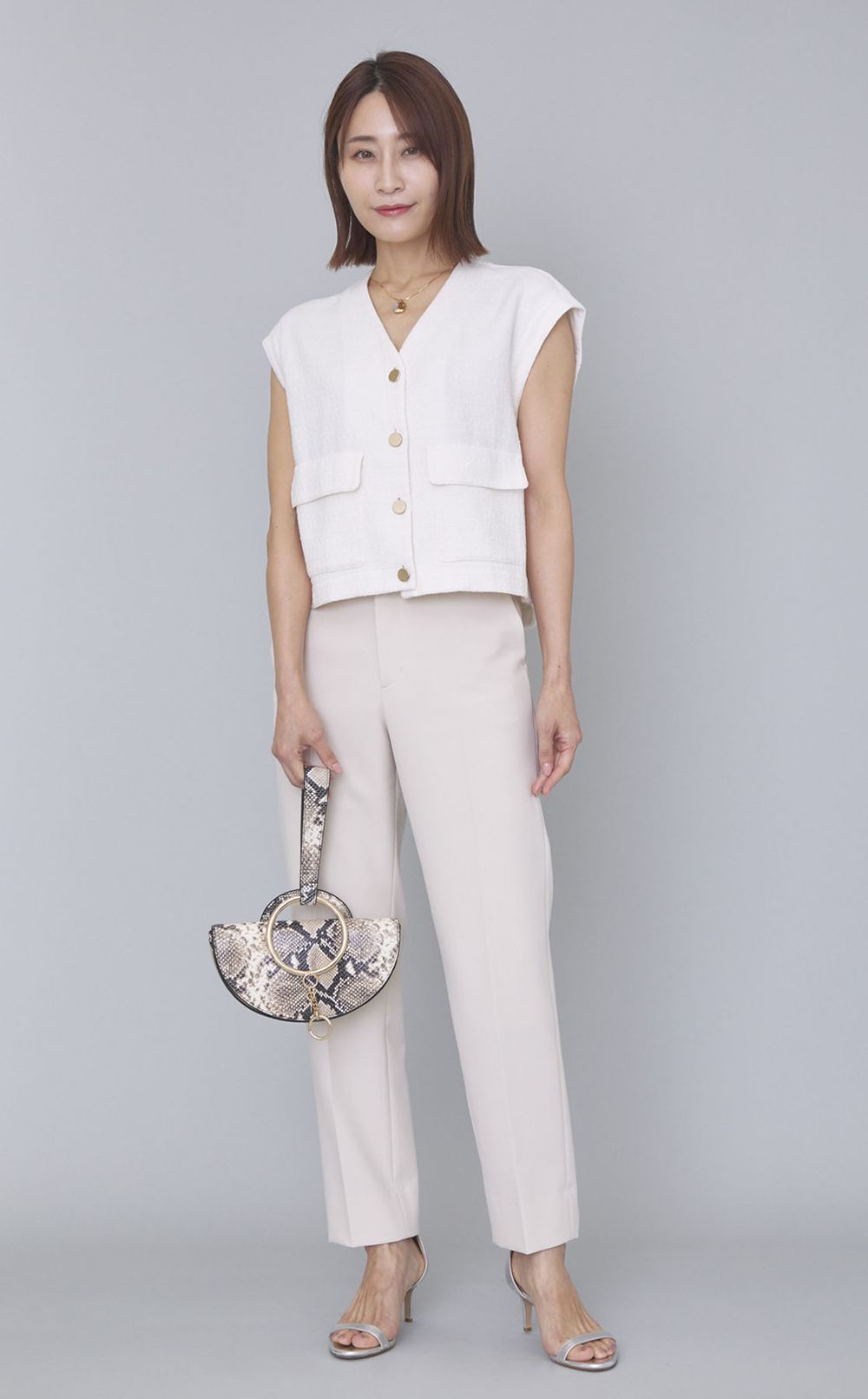 テーパードパンツ