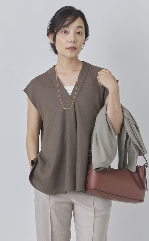 Vネックペプラムブラウス