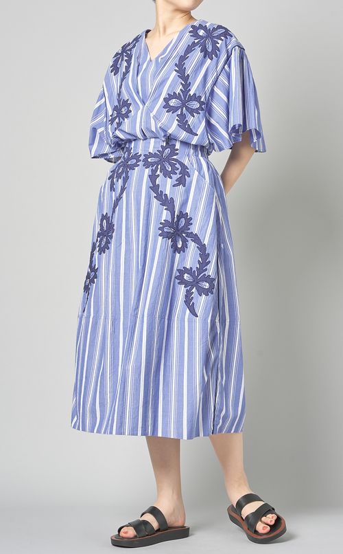 ストライプエンブロイダリーブラウス