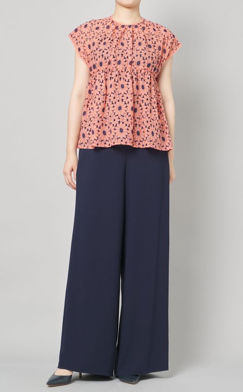 フラワーエンブロイダリーブラウス