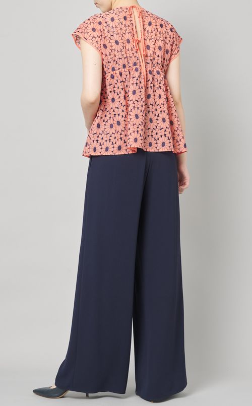 フラワーエンブロイダリーブラウス