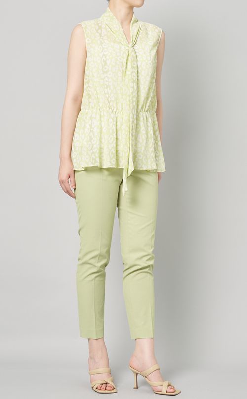 ストレッチテーパードパンツ