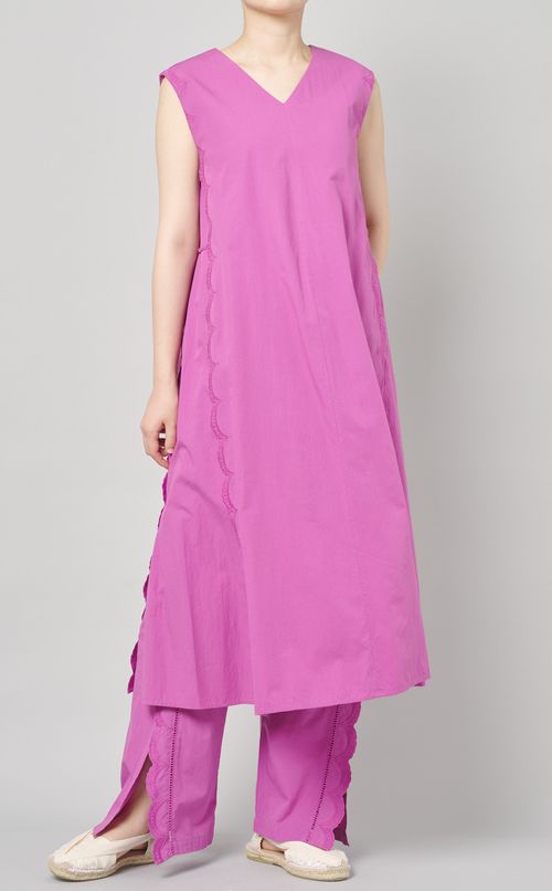 エンブロイダリーノースリーブワンピース