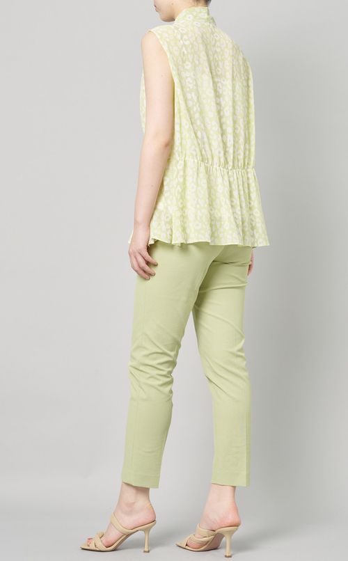 ストレッチテーパードパンツ