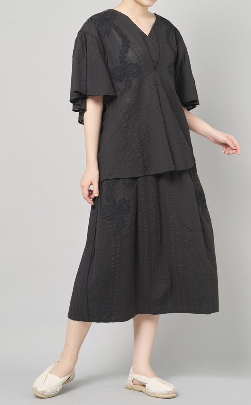 ストライプエンブロイダリーブラウス