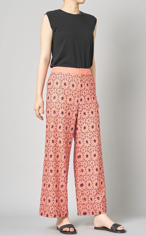 フラワーエンブロイダリーワイドパンツ