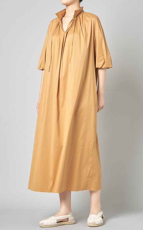 パフスリーブフレアワンピース