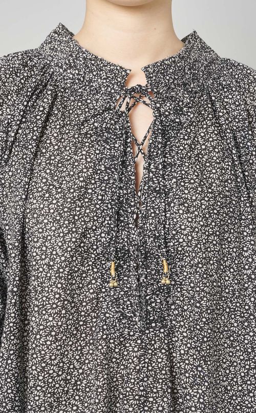 ギャザーレースアップブラウス