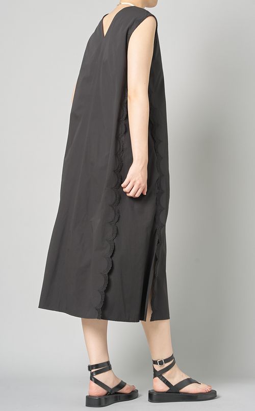 エンブロイダリーノースリーブワンピース