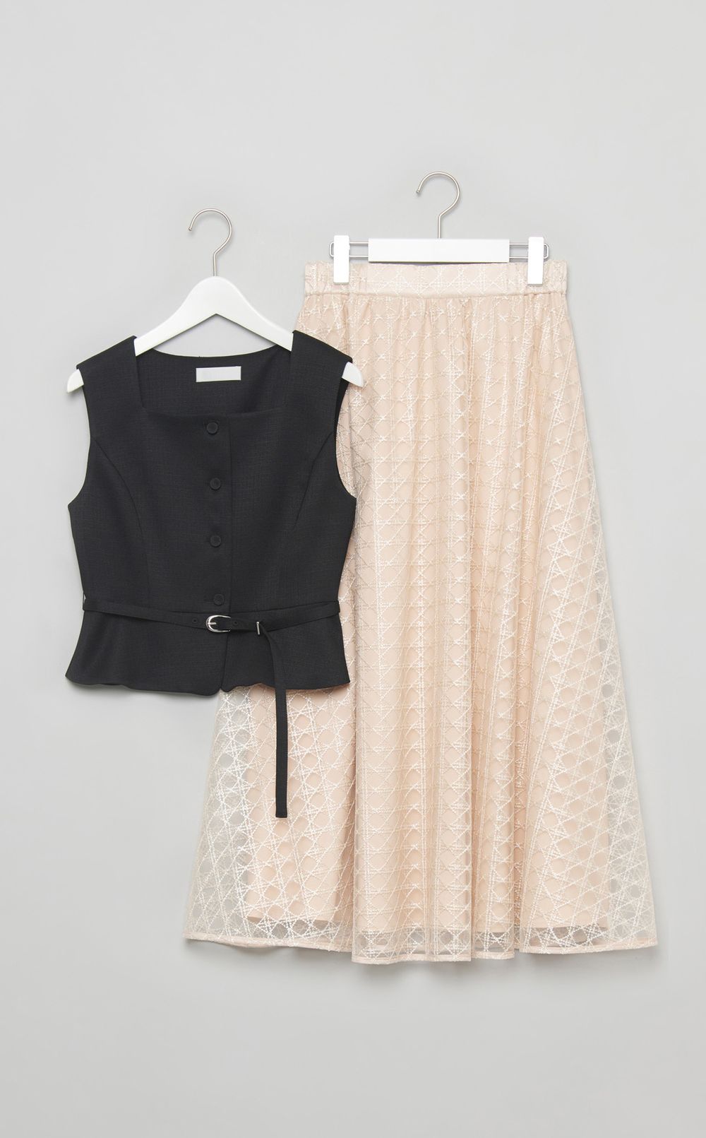 ジレ&チュールスカート