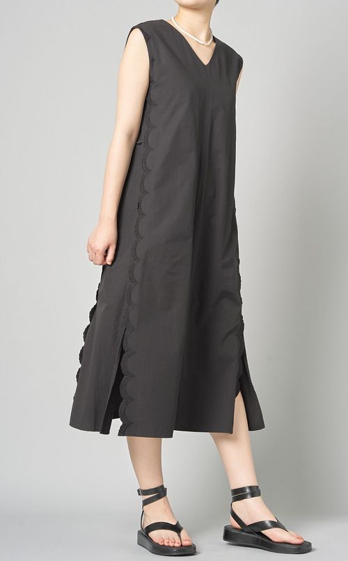 エンブロイダリーノースリーブワンピース