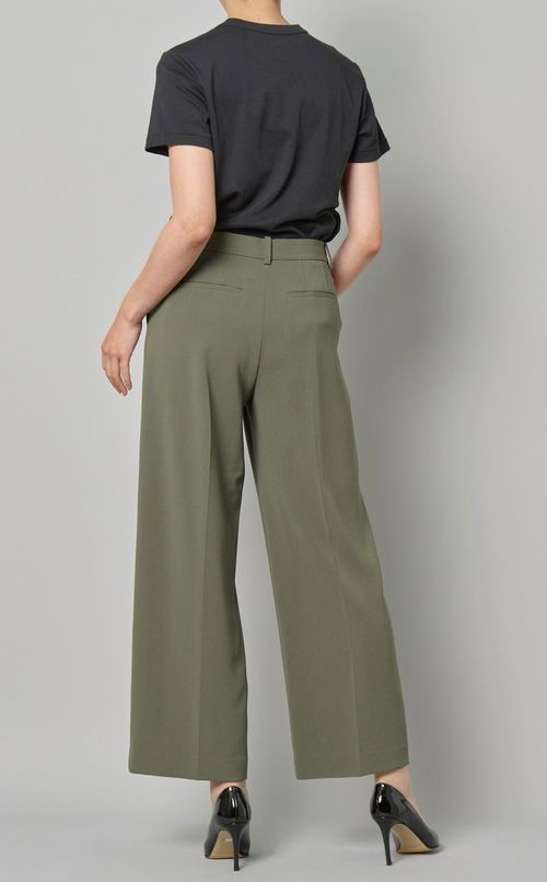 リラックスストレートパンツ