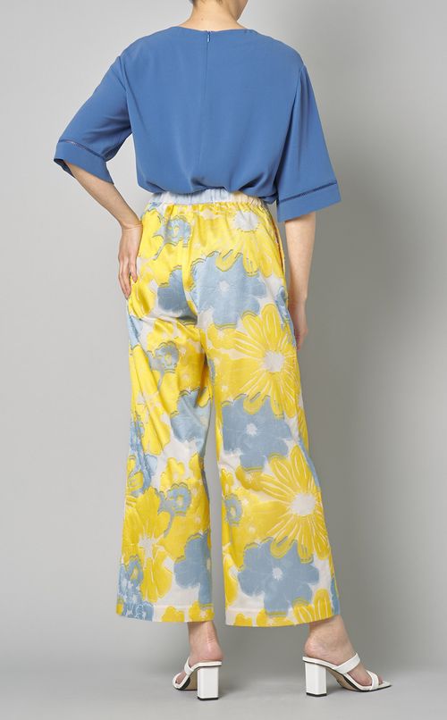 フラワー柄ワイドストレートパンツ