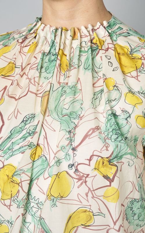 フラワーギャザーネックブラウス