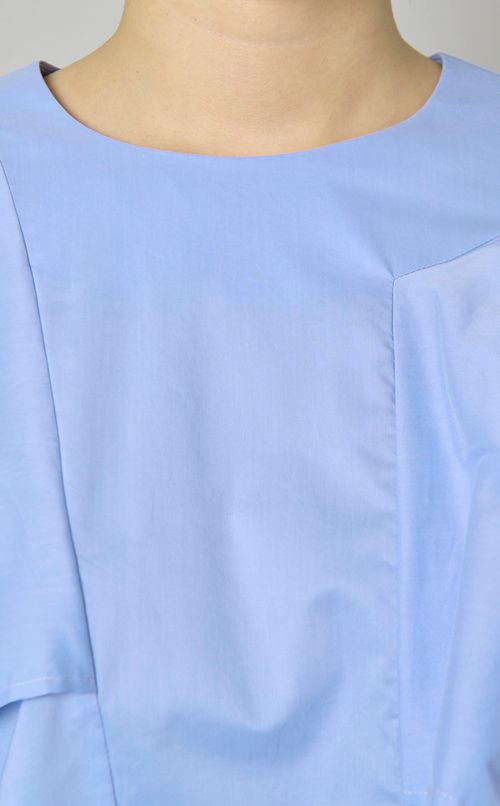 アシンメトリーケープブラウス