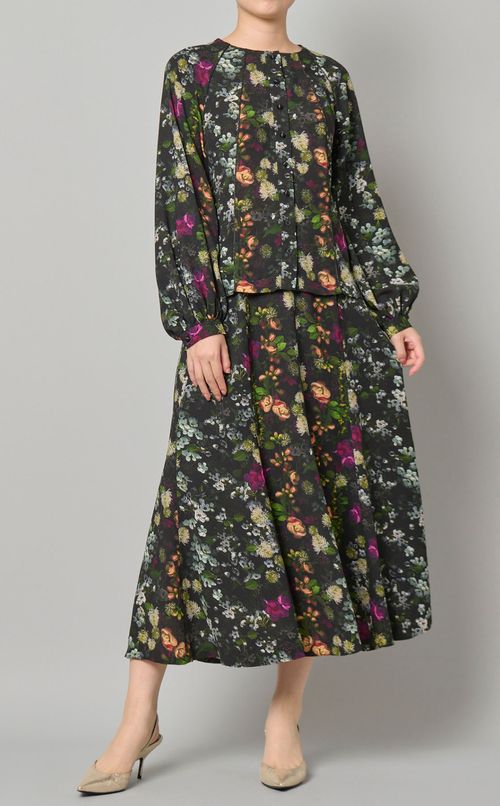 フラワープリントノーカラーブラウス