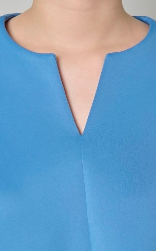 オーバルカットワークブラウス