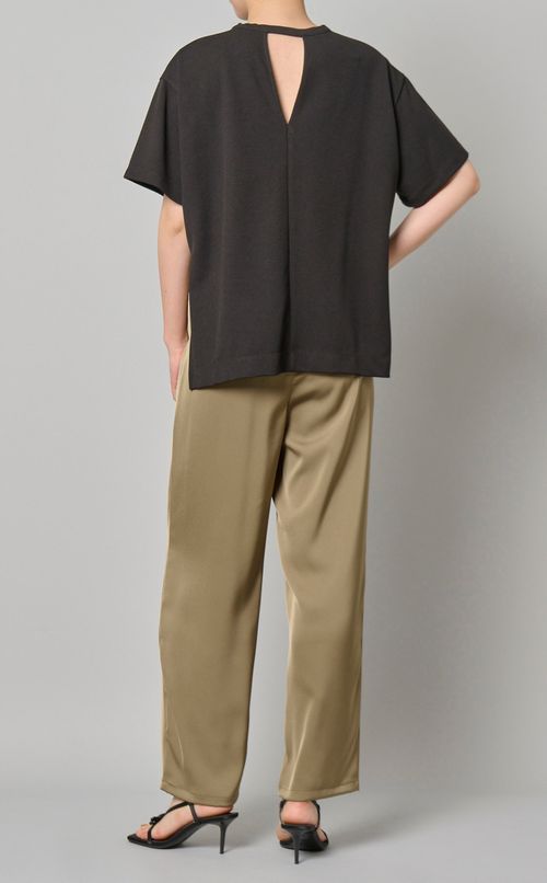 バックVカットプルオーバー