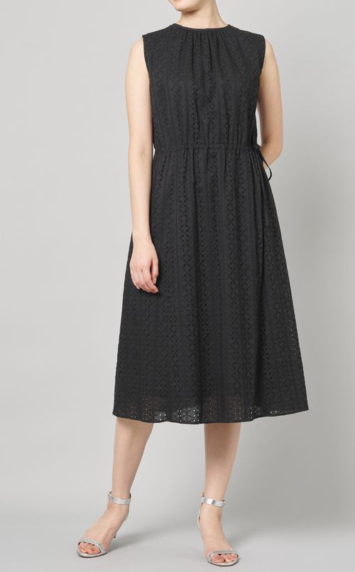 カットワークレースワンピース