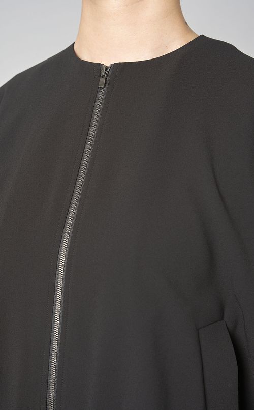 フロントジップノーカラージャケット