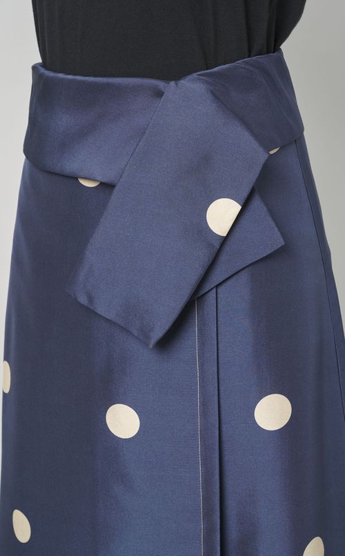 ドットプリントミディスカート