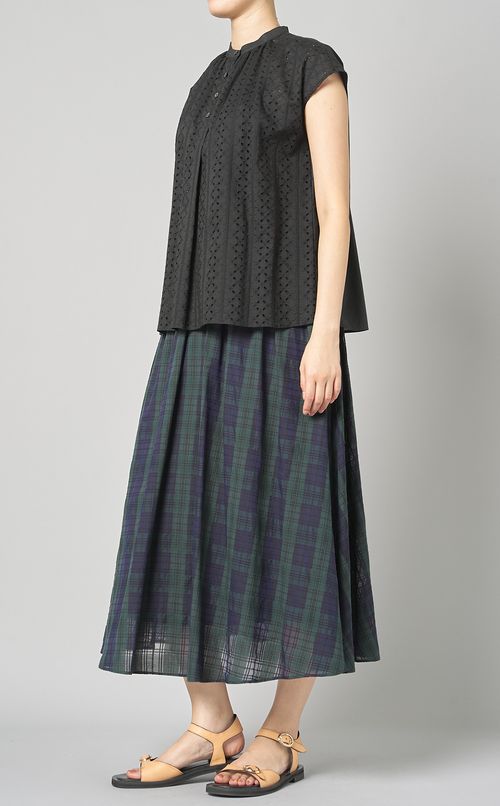 カットワークレースブラウス