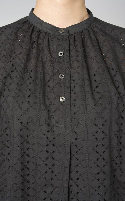 カットワークレースブラウス