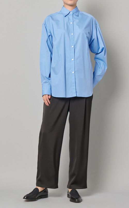 バックボリュームオーバーシャツ