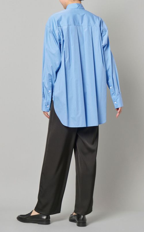 バックボリュームオーバーシャツ