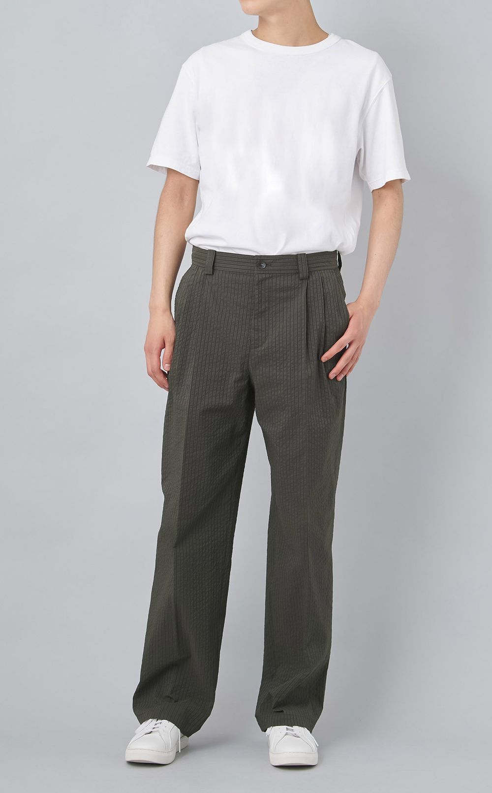 リラックスタックパンツ