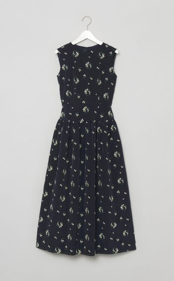 フラワーエンブロイダリーワンピース