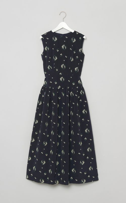 フラワーエンブロイダリーワンピース