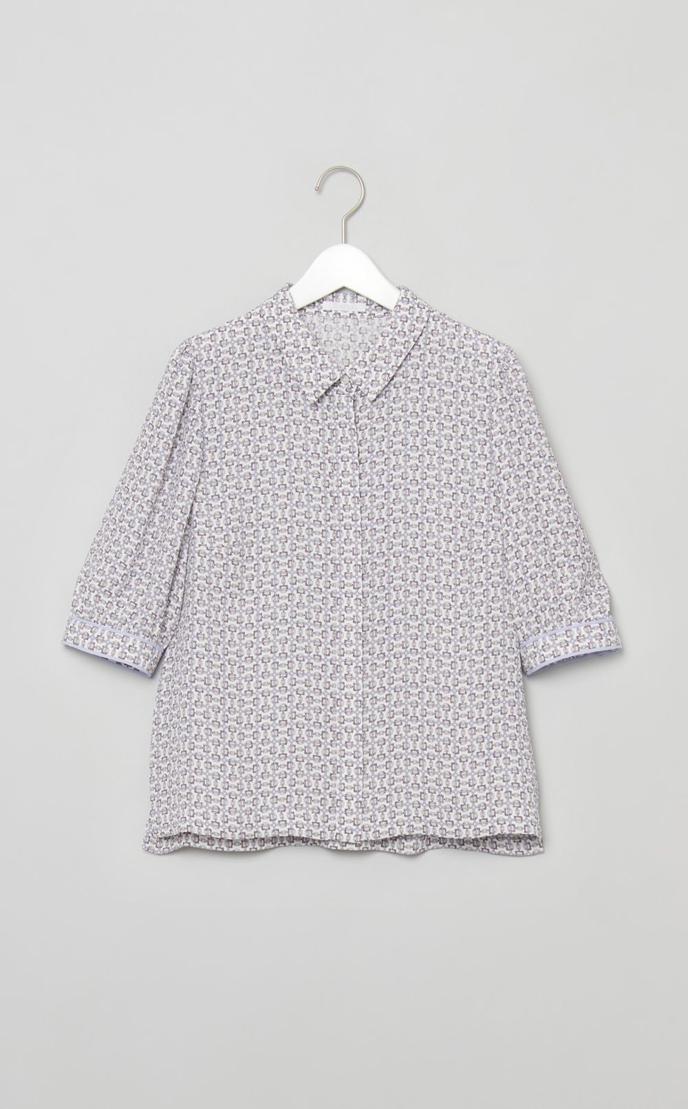 チェーンプリントハーフスリーブブラウス