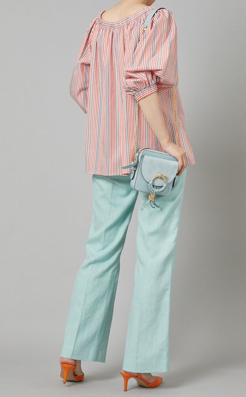 パフスリーブブラウス