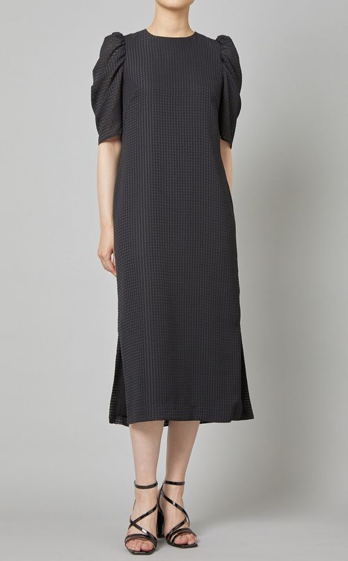 パフショルダーワンピース