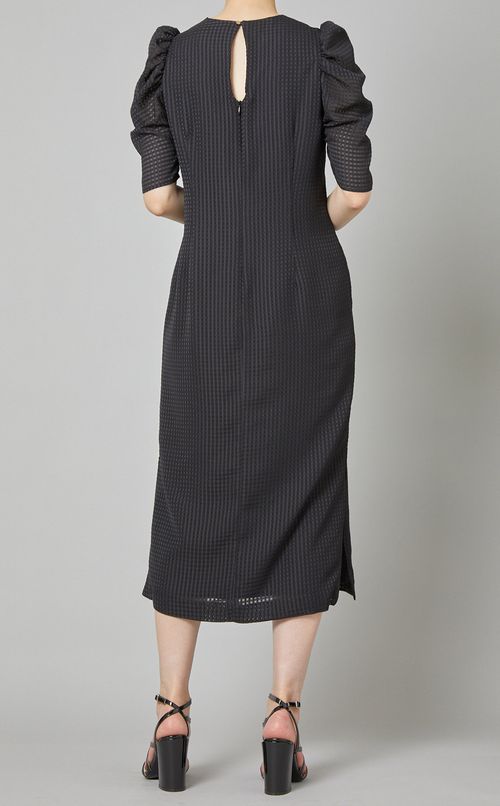 パフショルダーワンピース